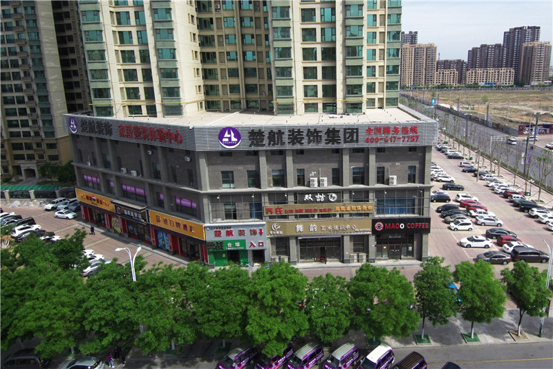 大黑刁操一女人逼楚航装饰外景